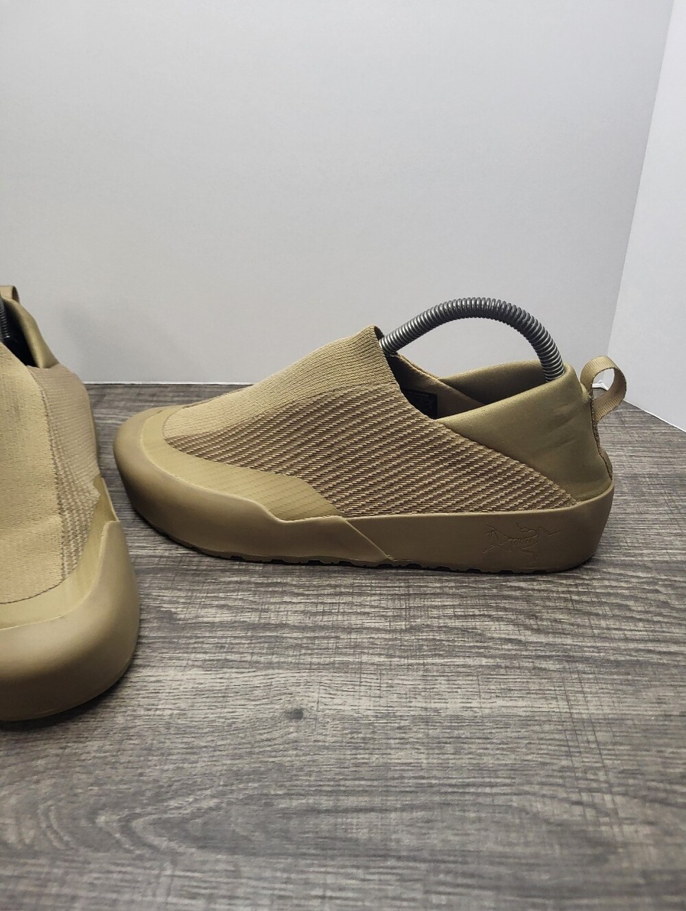 Arc'teryx Kragg Black Women's Size 8 Canvas Tan Vibram Soles Slip On Shoes - Picture 2 of 11